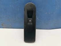 Кнопка стеклоподъемника правая передняя Renault Kaptur с 2016- 1