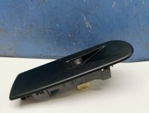 Кнопка стеклоподъемника правая передняя Renault Kaptur с 2016- 1