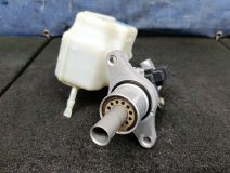 Цилиндр главный тормозной с бачком Skoda Octavia A5 1Z 2011 1.4 CAXA