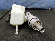 Цилиндр главный тормозной с бачком Skoda Octavia A5 1Z 2011 1.4 CAXA