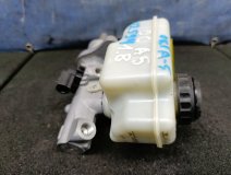 Цилиндр главный тормозной с бачком Skoda Octavia A5 1Z 2009 1.8 BZB