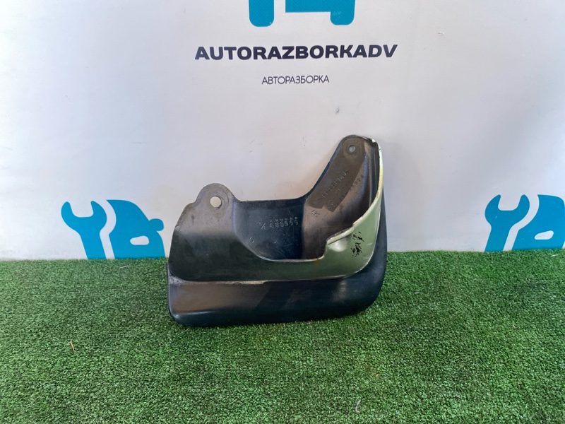 Брызговик Toyota Grand Hiace VCH16W 5VZFE 2002 задн. прав. (б/у)