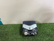 Блок управления дверьми правый задний Toyota Grand Hiace VCH16W 2002 5VZFE