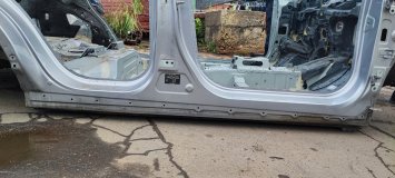 Порог с центральной стойкой правый Geely Coolray SX11 2023