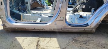 Порог с центральной стойкой левый Geely Coolray SX11 2022 JLH-3G15TD