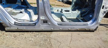 Порог с центральной стойкой правый Geely Coolray SX11 2022 JLH-3G15TD