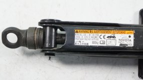 Домкрат поддомкратник TOYOTA SIENTA NCP81