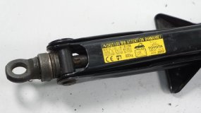 Домкрат поддомкратник TOYOTA PRIUS NHW20