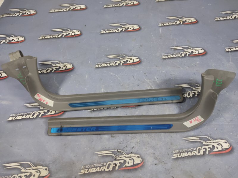 Накладка порога Subaru Forester SG5 EJ205 2005 перед. (б/у)
