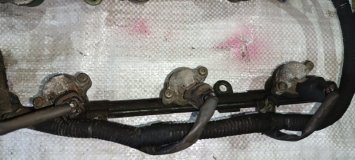 Топливная рейка с форсунками Nissan Cedric 1999 VQ25