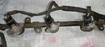 Топливная рейка с форсунками Nissan Cedric 1999 VQ25