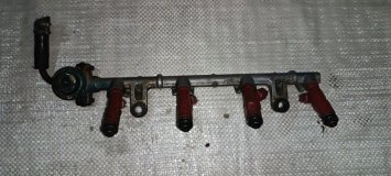 Топливная рейка с форсунками Daihatsu YRV M201G 2002 K3-VE Топливная рейка с форсунками Daihatsu YRV M201G 2002 K3-VE