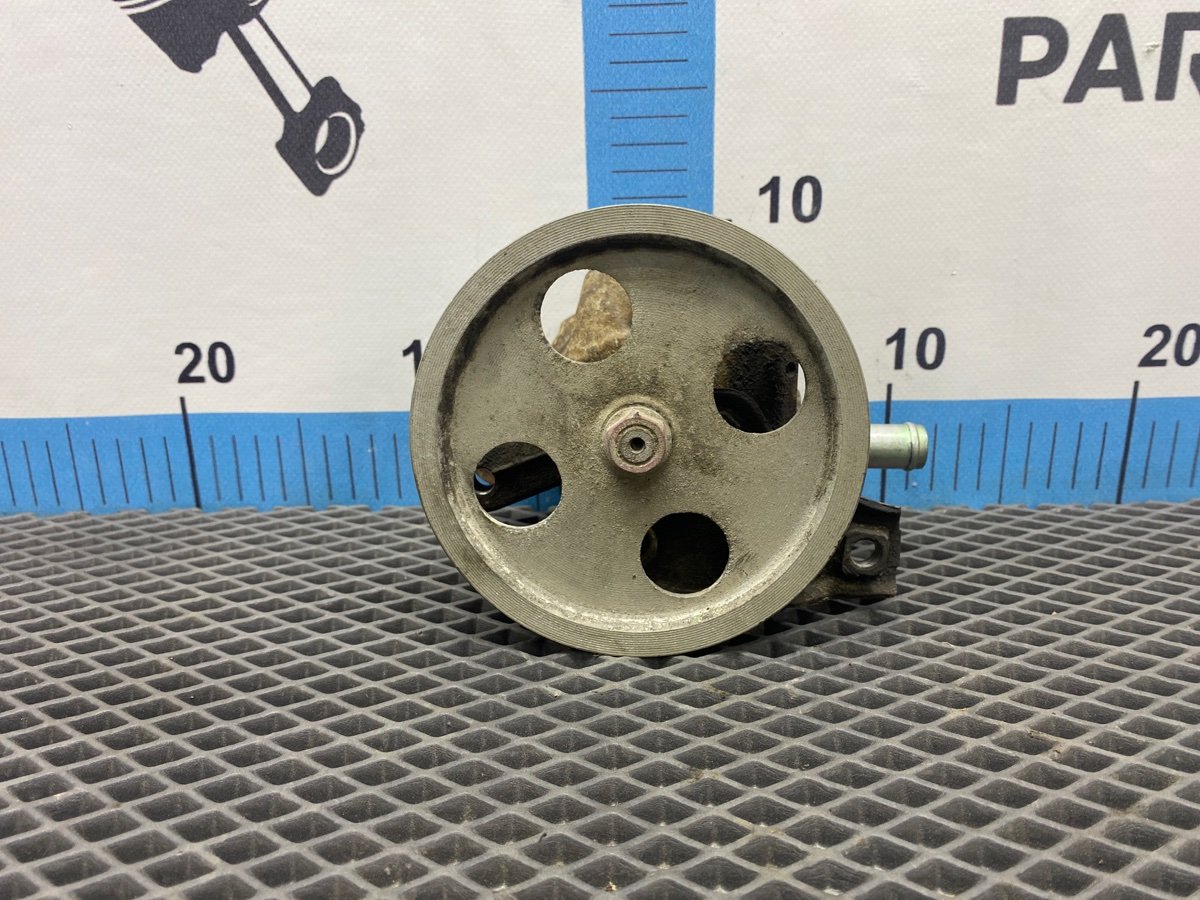 Насос гидроусилителя руля Toyota Cresta E-GX90 1G-FE 1993 (б/у)