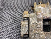 Суппорт тормозной правый передний Mitsubishi Lancer Cedia LA-CS2A 2001 4G15