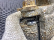 Суппорт тормозной правый передний Mitsubishi Lancer Cedia LA-CS2A 2001 4G15