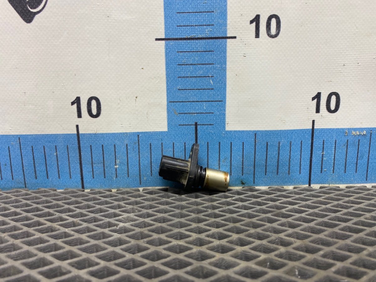 Датчик положения распредвала Toyota Yaris SCP10 1SZ-FE (б/у)