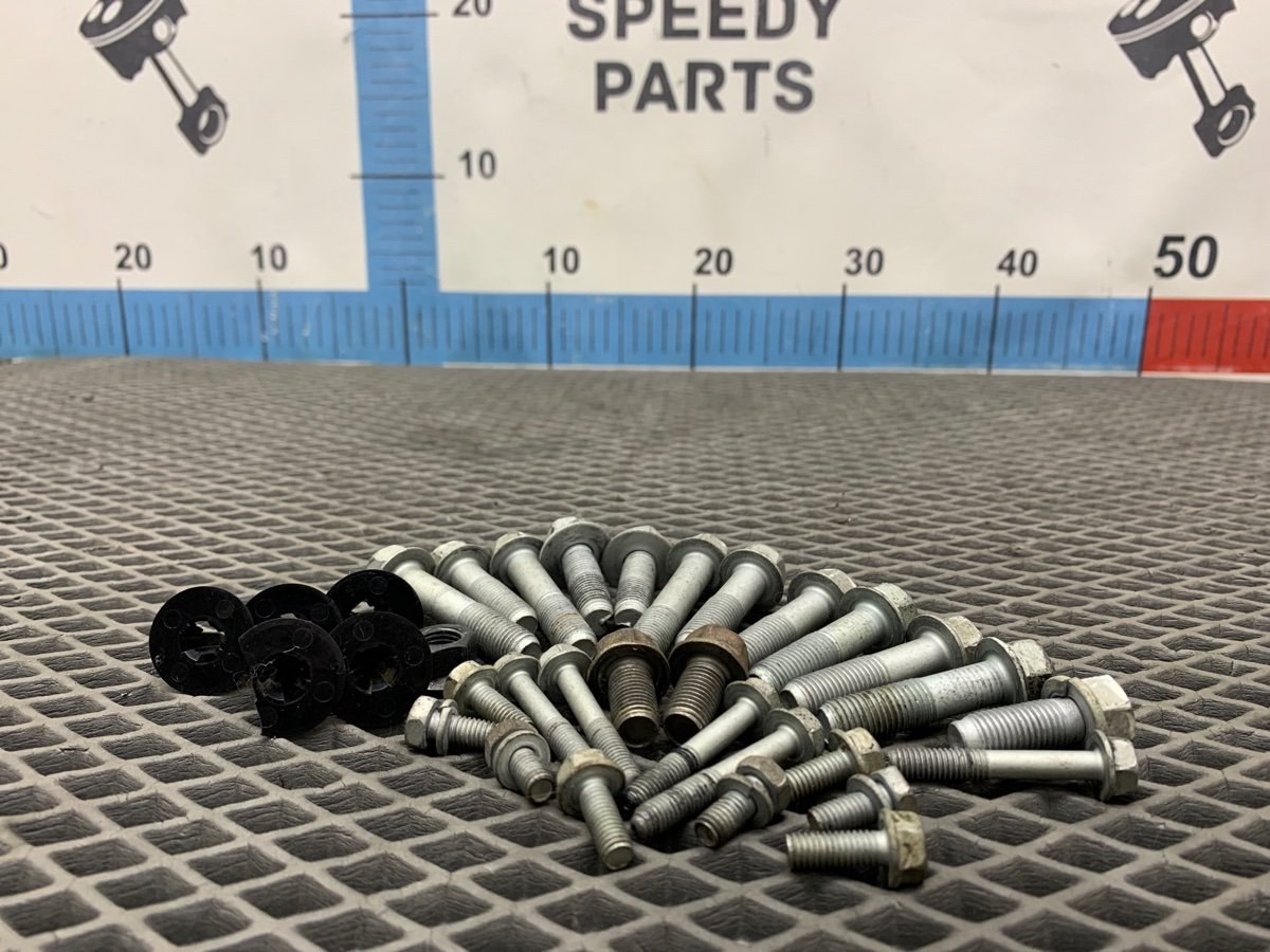 Болты подкапотного пространства Kia Soul SK3 G4FJ 2019 (б/у)