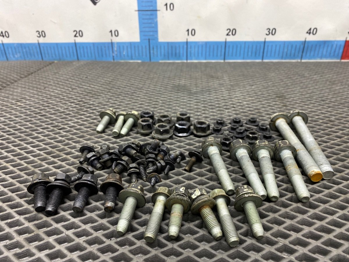 Болт подвески Kia Soul SK3 G4FJ 2019 (б/у)