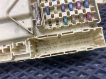 Блок предохранителей салонный правый Toyota Mark II TA-JZX110 2002 1JZ-FSE