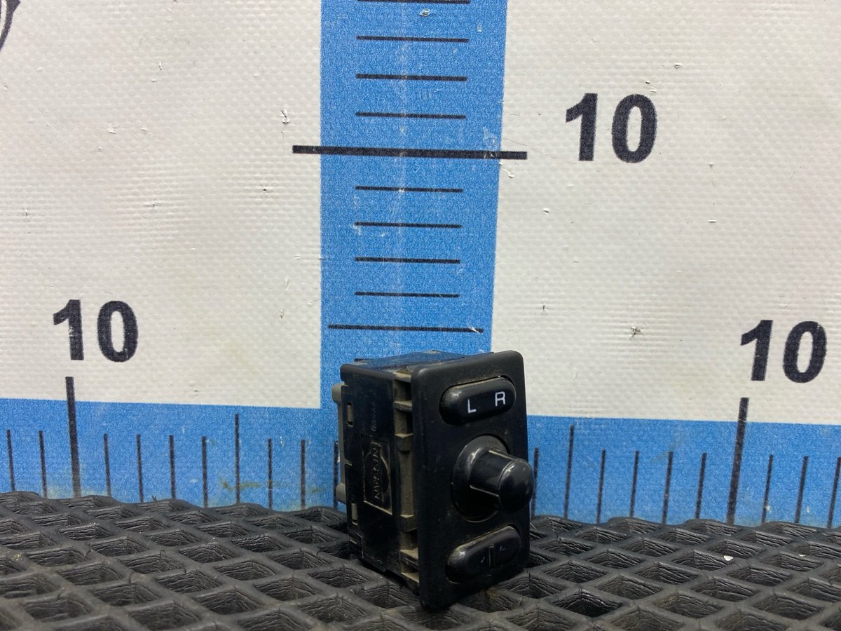 Блок управления зеркалами Nissan R'nessa E-PNN30 KA24DE 1997 (б/у)