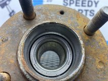 Ступица левая задняя Mitsubishi Lancer Cedia CS2A 2001 4G15