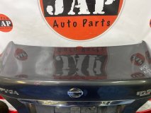 Крышка багажника Infiniti M Y51 Крышка багажника Infiniti M Y51