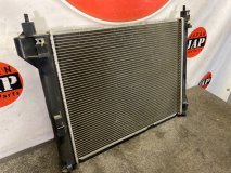 Радиатор охлаждения Nissan Sentra B17