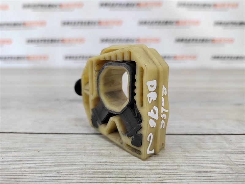 Крепление радиатора Volkswagen Golf 6 УНИВЕРСАЛ AJ5 1.4 TSI CAXA 2012 (б/у)