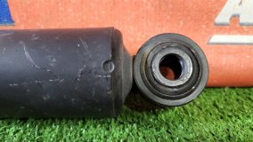 Амортизатор задний TOYOTA PASSO KGC30 2010-2016 1KR-FE