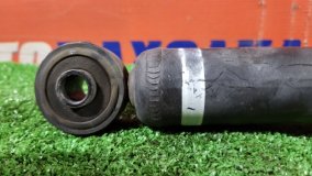 Амортизатор задний TOYOTA PASSO KGC10 2004-2010 1KR-FE