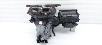 Корпус отопителя Skoda Octavia A7 2017 CZDA