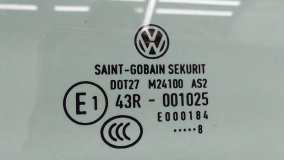 Стекло двери левое переднее Volkswagen Caravelle T6 2018 CAAC