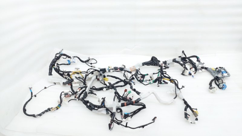 Проводка под торпедо Toyota Land Cruiser URJ202 1UR-FE 2019 (б/у)