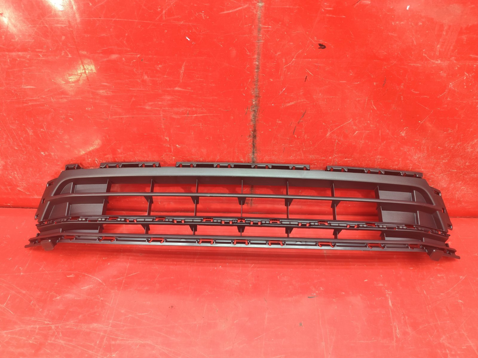 РЕШЕТКА БАМПЕРА VOLKSWAGEN JETTA 6 2014 перед.