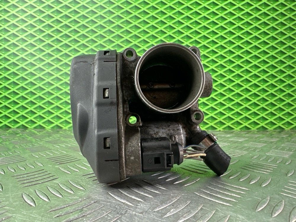 Дроссельная заслонка Volkswagen Golf 4 AXP 1.4 75 Л.С. (б/у)