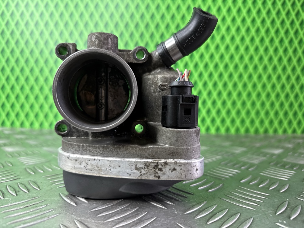 Дроссельная заслонка Volkswagen Golf 4 AXP 1.4 75 Л.С. (б/у)