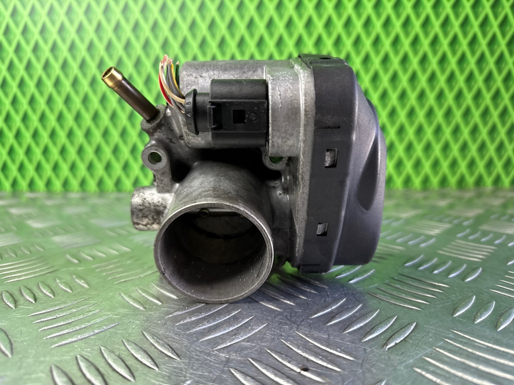 Дроссельная заслонка Volkswagen Golf 4 AXP 1.4 75 Л.С. (б/у)