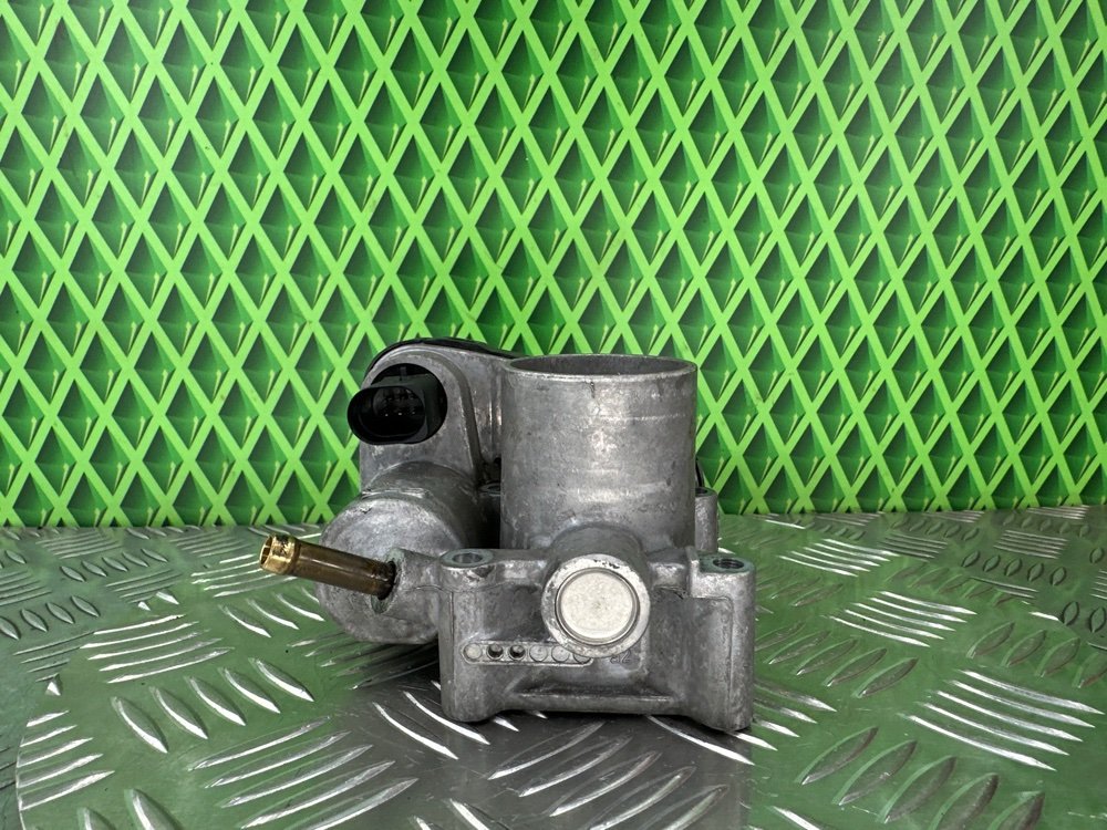 Дроссельная заслонка Volkswagen Golf 4 APE 1.4 75 Л.С. (б/у)