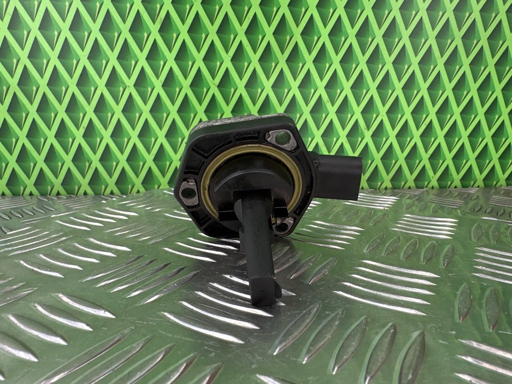 Датчик уровня масла Volkswagen Golf 4 APE 1.4 75 Л.С. (б/у)