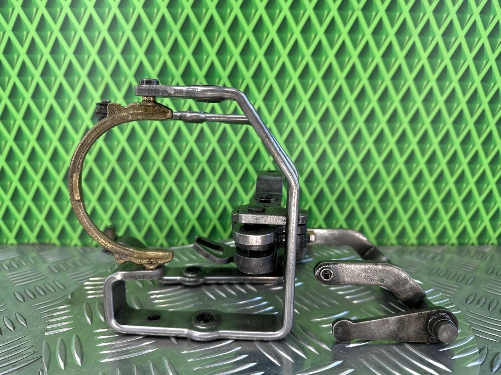 Вилка включения передач Volkswagen Golf 5 BGU 1.6 102 Л.С. (б/у)