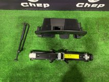 Домкрат Audi A4 B8 2008 1.8 Tsi CDH