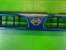 Решетка передняя NISSAN MISTRAL R20 1994 TD27T