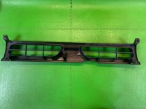 Решетка передняя NISSAN MISTRAL R20 1994 TD27T