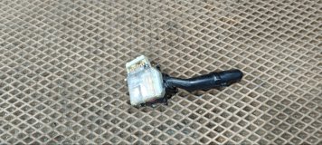 Подрулевой переключатель поворотников Toyota Granvia VCH10W 5VZFE