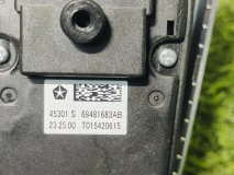 Кнопки управления на руле Jeep Wrangler JL 2024 EC1