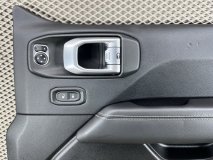 Обшивка двери правая передняя Jeep Wrangler JL 2019 2.0T