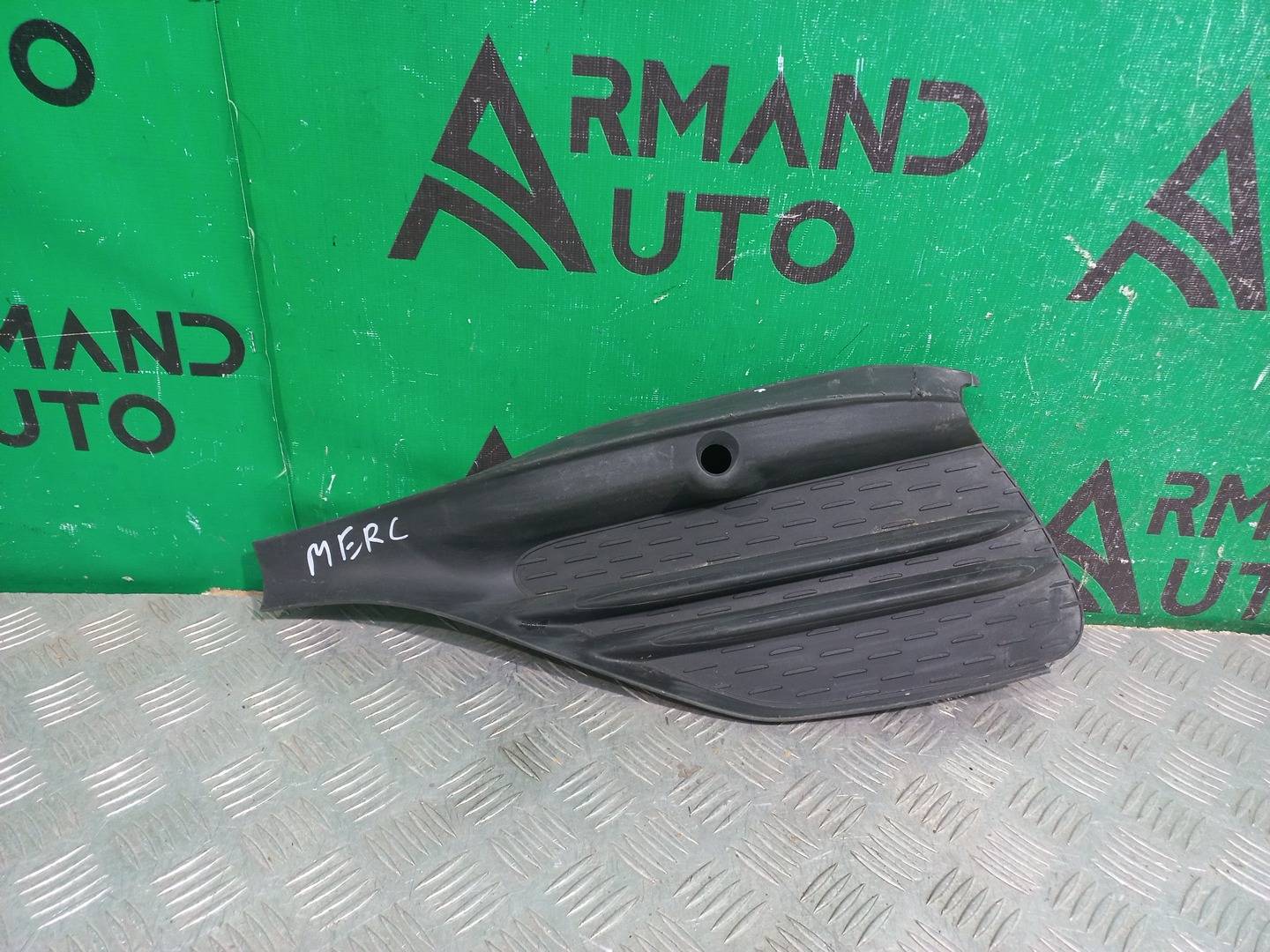 Решетка бампера Mercedes C-Class W206 2021 перед. лев. (б/у)