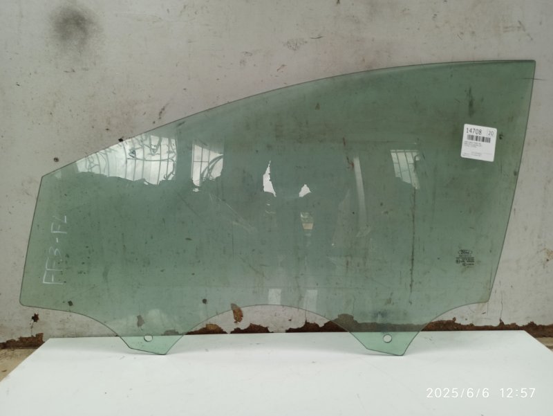 Стекло двери FORD FOCUS ХЕТЧБЭК 2013 перед. лев. (б/у)