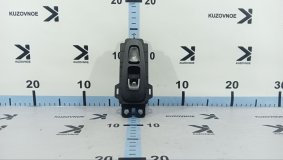 Кнопка стеклоподъемника правая задняя Kia Stinger CK 2018 G6DP