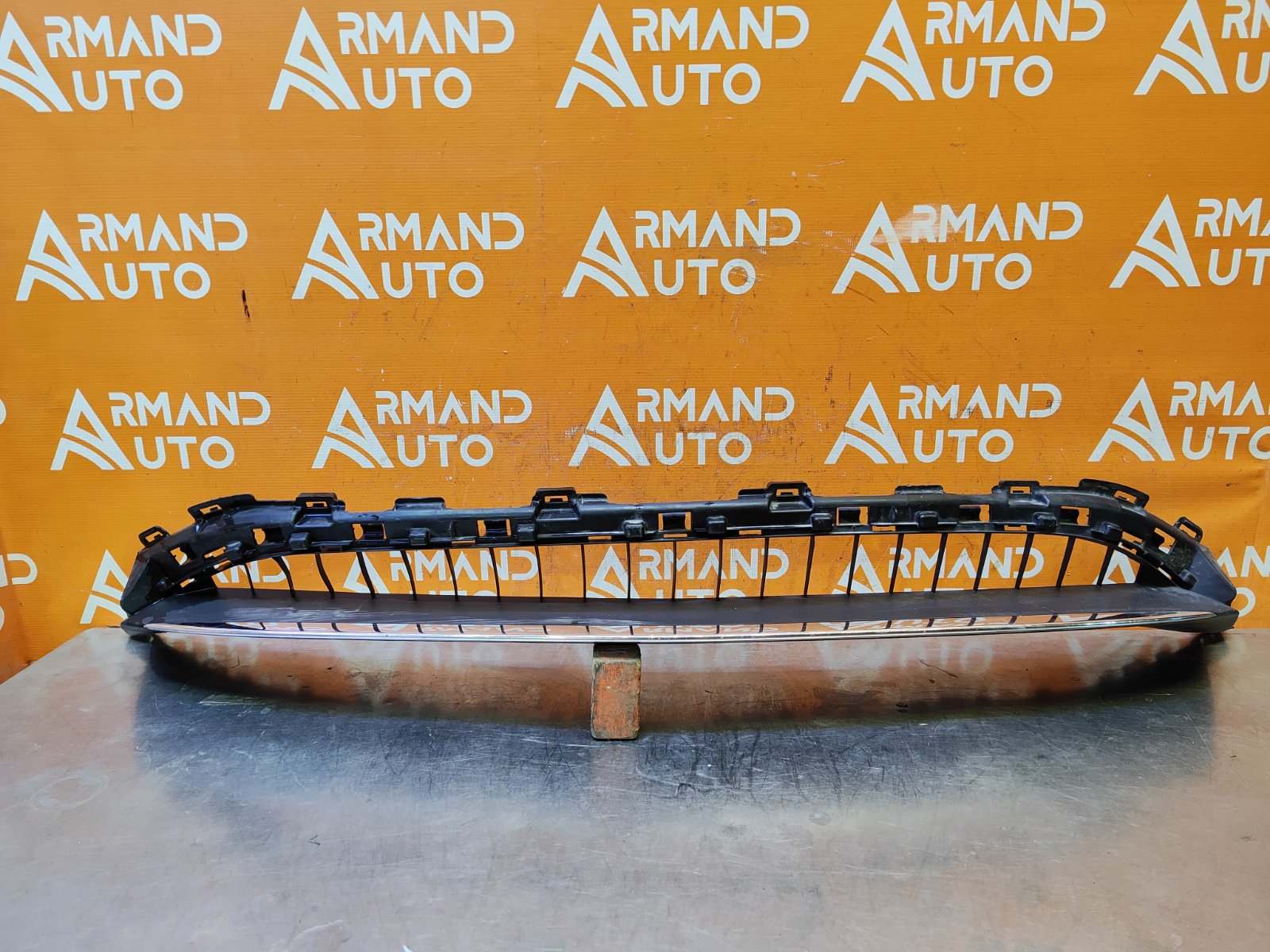 Решетка бампера нижняя Mercedes C-Class W206 2021 перед. (б/у)